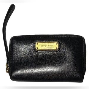 Vintage Marc Jacobs Black Leather Wristlet with Gold Plaque EXCELLENT CONDITION